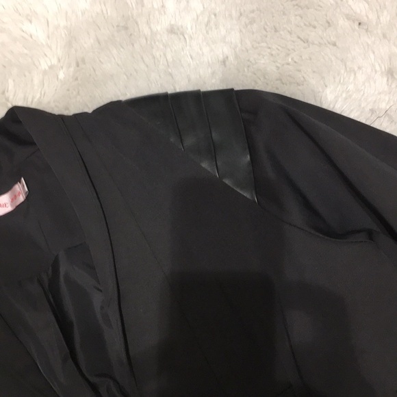 Black cropped blazer - Picture 2 of 5